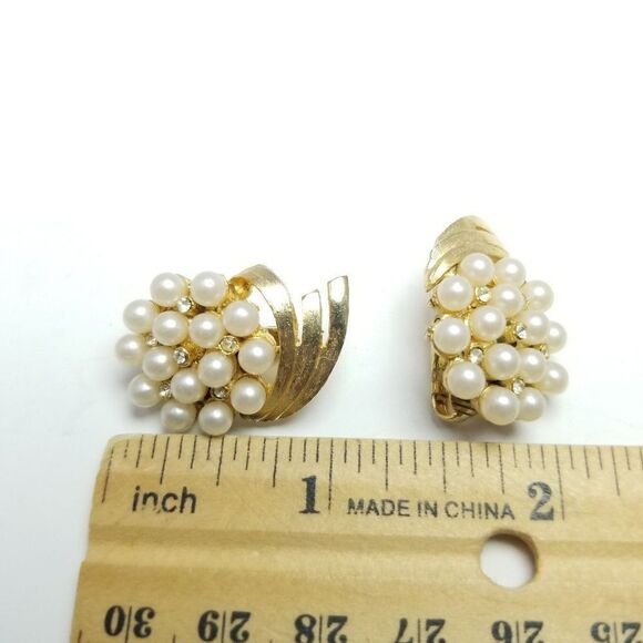 Vintage Faux Pearl Cluster Rhinestone Clip On Earrings, Retro Design, Gold Tone - Picture 3 of 6